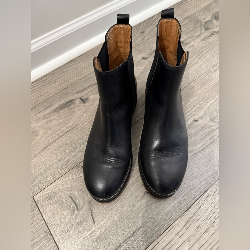 Women’s Chelsea boots